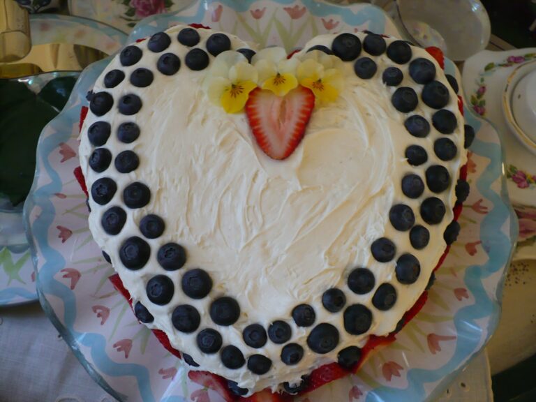 Cake decorated with fruit and flowers