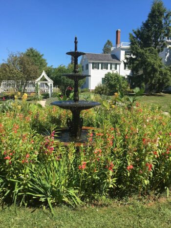Fountain with the flower bed at Strawbery-Banke