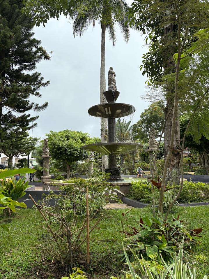 fountain in El Salvador park
