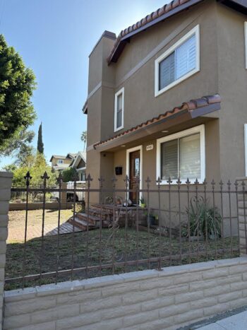 House without landscapng2