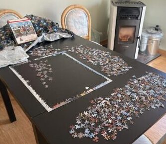 cozy puzzling table