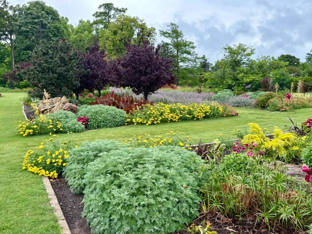 color garden in Will Rogers Garden travel time