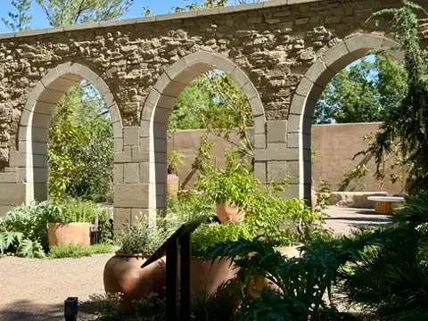 Lebanon Garden. Travel time