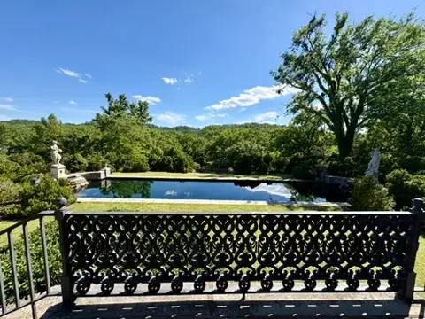 Reflecting pool at Cheekwood