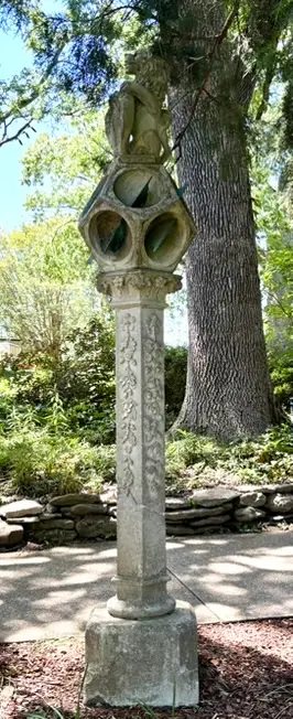 Sculptural pillar at Cheekwood