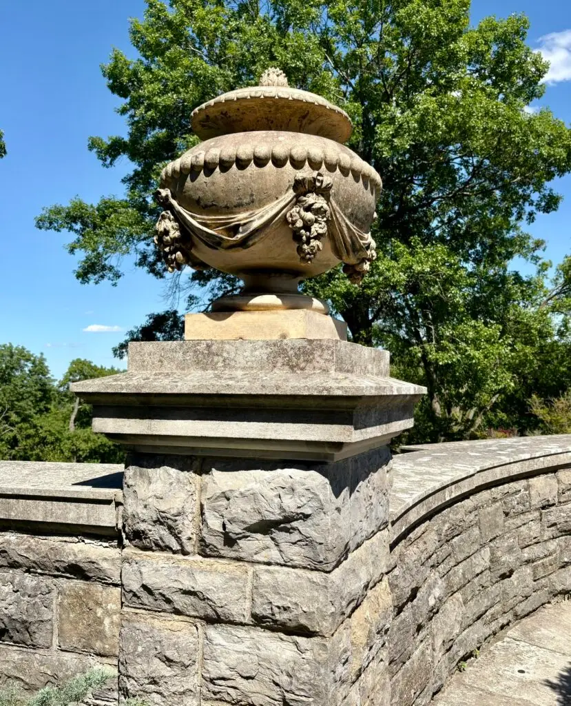 Column cap using a decorative statue of an urn at Cheekwood